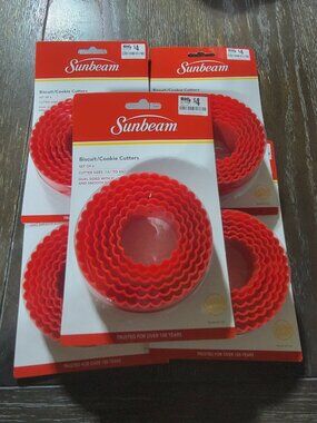 Set of 30 ~ Sunbeam Biscuit / Cookie Cutters 1-7/8" to 3-7/8" Dual-Sided Edges